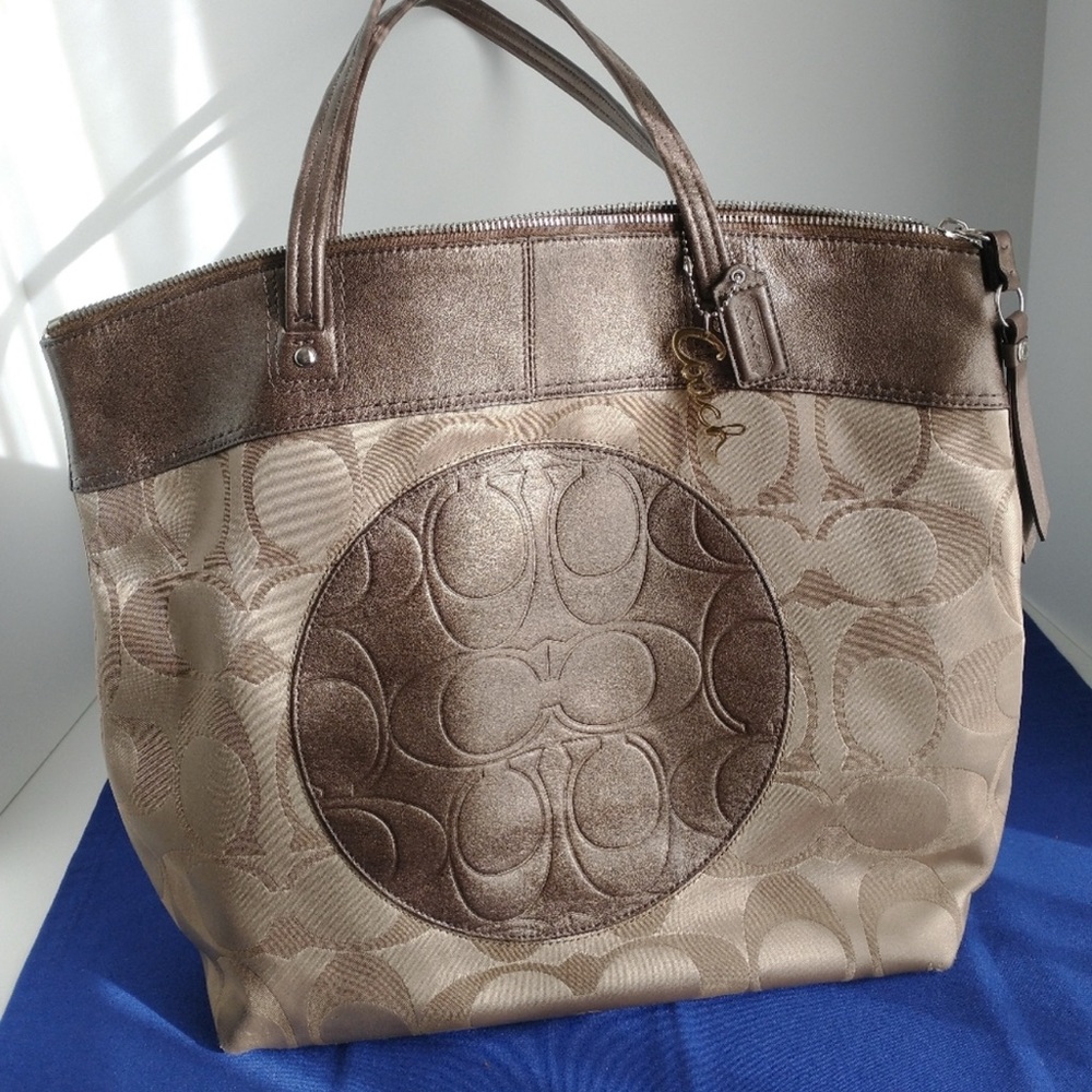 COACH Signature Laura Tote Shoulder Bag Beige Metallic Finish Canvas/Leather - Picture 4 of 10